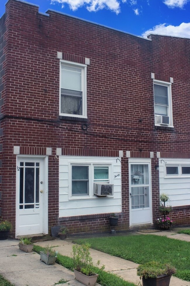 property at 32 E Franklin St