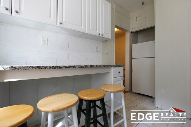 2003 Commonwealth Ave, Unit 7 in Boston, MA - Foto de edificio - Building Photo