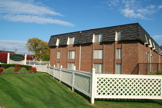 Parkside Apartments in Detroit, MI - Building Photo - Building Photo