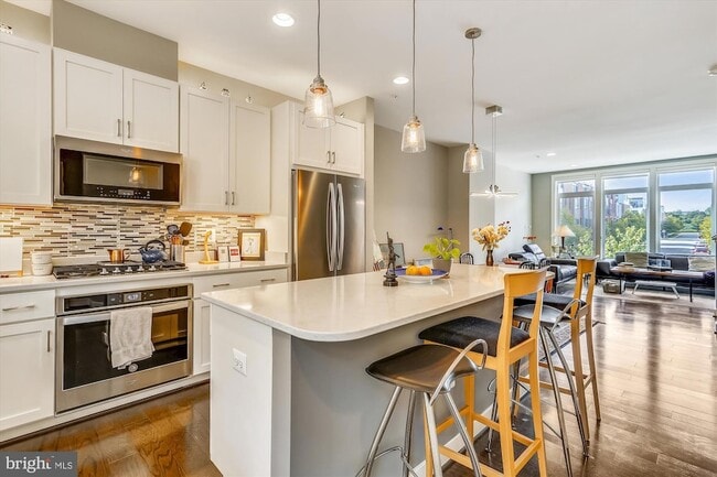 8052 Red Hook St in Derwood, MD - Foto de edificio - Building Photo