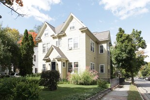 559 Fountain St NE in Grand Rapids, MI - Building Photo