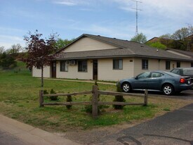 684 Dutchman Dr, Unit 684 in Chippewa Falls, WI - Building Photo