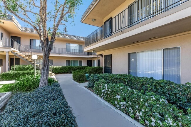 Kimberly Arms Apartment Homes in Fullerton, CA - Building Photo - Building Photo