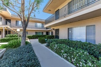 Kimberly Arms in Fullerton, CA - Building Photo - Building Photo