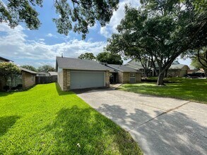 9614 Chelmsford Dr in San Antonio, TX - Building Photo - Building Photo