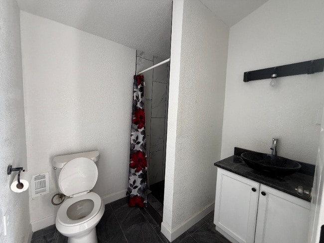 231 E Lubbock St in San Antonio, TX - Building Photo - Building Photo