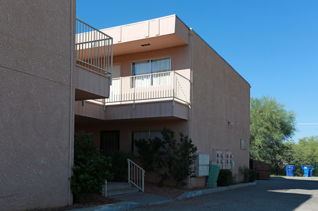 Arobell Apartments in Tucson, AZ - Foto de edificio - Building Photo