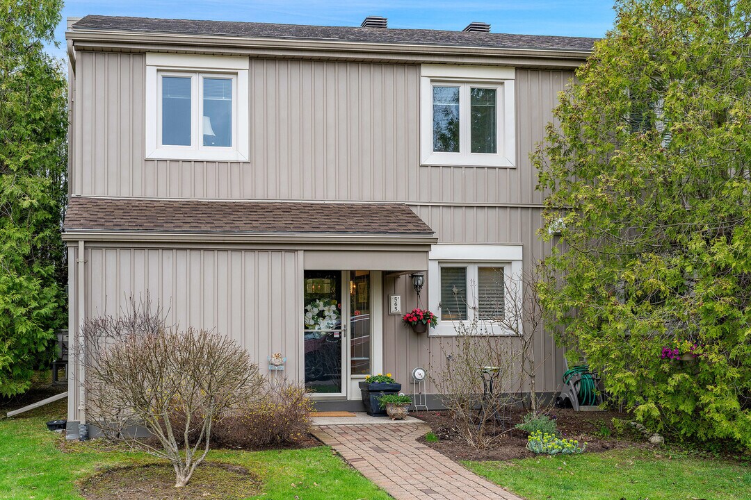 565 Oxbow Crescent in Collingwood, ON - Building Photo