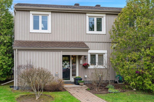 property at 565 Oxbow Crescent
