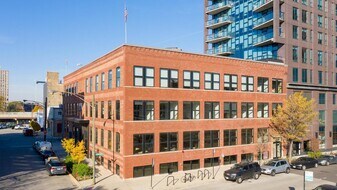 1040 W Huron St in Chicago, IL - Building Photo