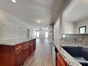 1009 Yarrow St in Matthews, NC - Building Photo - Building Photo