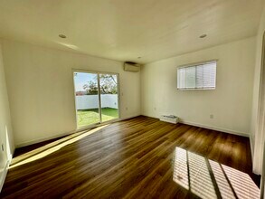 1933 Preuss Rd, Unit 1933 in Los Angeles, CA - Foto de edificio - Building Photo