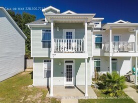1229 Century Oaks Dr in Gulfport, MS - Building Photo