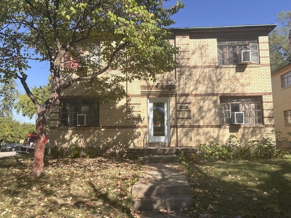 360 Ross Ave, Unit 360 Ross Ave APT B in Hamilton, OH - Foto de edificio