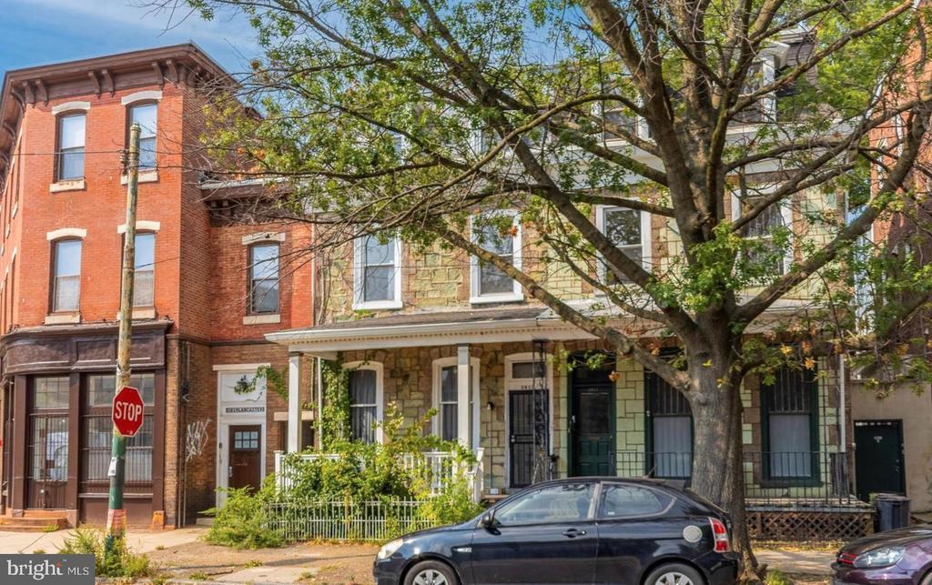 3813 Baring St in Philadelphia, PA - Building Photo