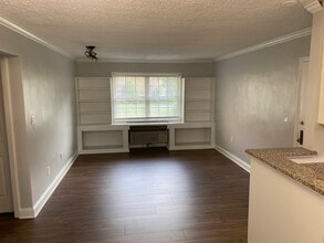 1706 W Abingdon Dr, Unit 102 in Alexandria, VA - Building Photo - Building Photo