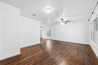 1003 Cogbill St in Austin, TX - Foto de edificio - Building Photo