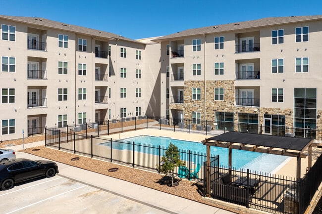 Pines at Frazier in Conroe, TX - Building Photo - Building Photo