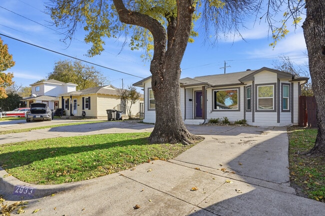 property at 2933 S Hills Ave