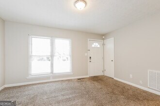 8721 W Bourne Dr in Jonesboro, GA - Building Photo - Building Photo