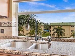 22 Colonial Club Dr in Boynton Beach, FL - Building Photo - Building Photo
