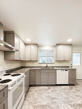 10023 38th Ave NE in Seattle, WA - Building Photo - Building Photo