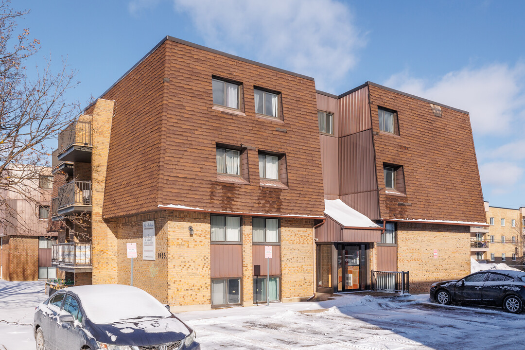 1925 Le Corbusier Boul in Laval, QC - Building Photo