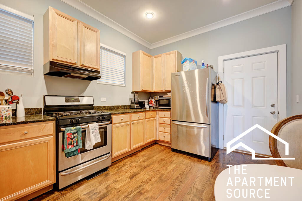 1341 W Fletcher St, Unit 1 in Chicago, IL - Building Photo