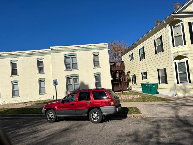 301 W Abriendo Ave, Unit 2 in Pueblo, CO - Building Photo - Building Photo