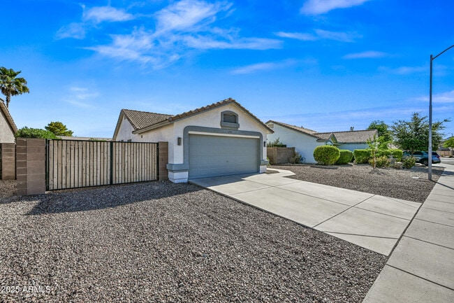 property at 3735 W Charlotte Dr