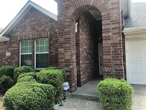 6009 Meadowglen Dr in Argyle, TX - Building Photo - Building Photo