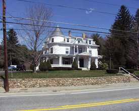 Knowlton Manor in Upton, MA - Foto de edificio - Building Photo