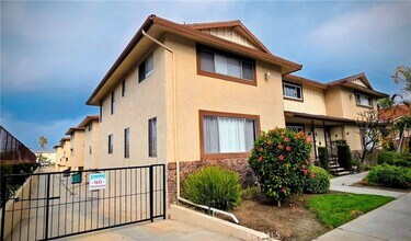 10353 Downey Ave in Downey, CA - Building Photo - Building Photo