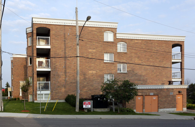 1931 St Joseph Blvd in Ottawa, ON - Building Photo - Building Photo