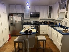 2101 Ridgeview Pl in Escondido, CA - Foto de edificio - Building Photo