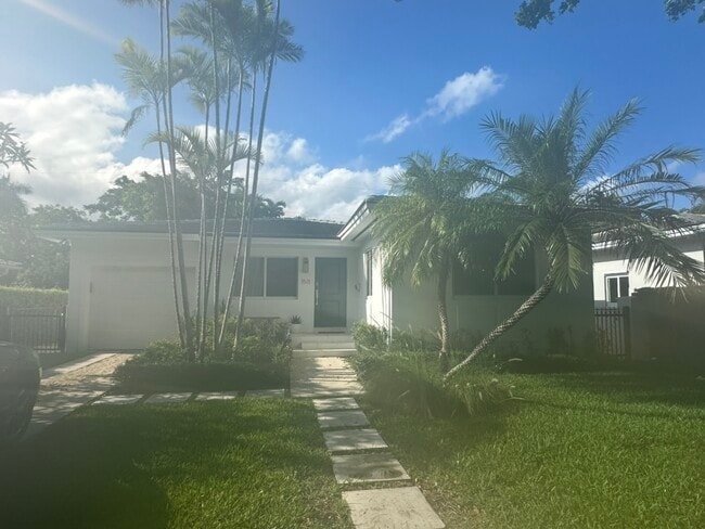 property at 1511 Robbia Ave