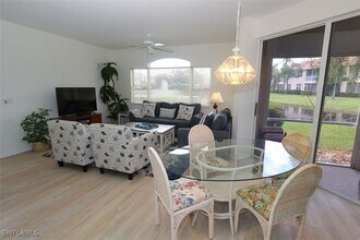 9060 Palmas Grandes Blvd in Bonita Springs, FL - Foto de edificio - Building Photo