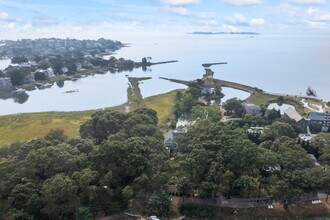 52 Shorehaven Rd in Norwalk, CT - Building Photo - Building Photo