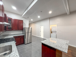 3345 N Clark St, Unit G01C in Chicago, IL - Building Photo - Building Photo