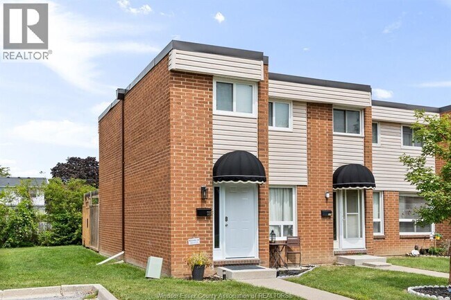 330 Fryer St in Amherstburg, ON - Building Photo - Building Photo