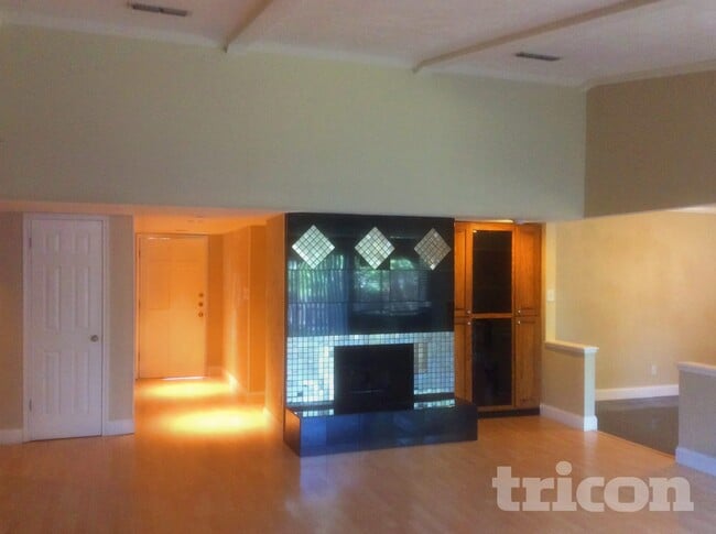 6905 Forestview Dr in Arlington, TX - Foto de edificio - Building Photo