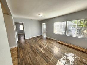 7910 Nagle Ave in North Hollywood, CA - Building Photo - Building Photo