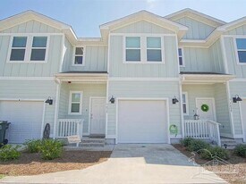 1435 Iroquois Ct in Pensacola, FL - Building Photo