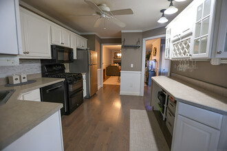 906 Mill Pond Dr in South Windsor, CT - Building Photo - Building Photo