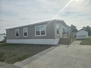 1328 Chestnut St in Alden, NY - Building Photo - Building Photo