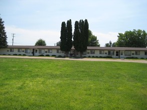 Lakeview Apartments & Lakeview Water Company in Caldwell, ID - Building Photo - Building Photo