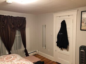 59 Blake St, Unit 2nd floor in Torrington, CT - Foto de edificio - Building Photo