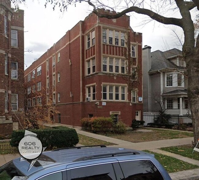 property at 1333 W Carmen Ave