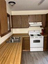 10219 Towne View Rd, Unit B in Hayward, WI - Foto de edificio - Building Photo