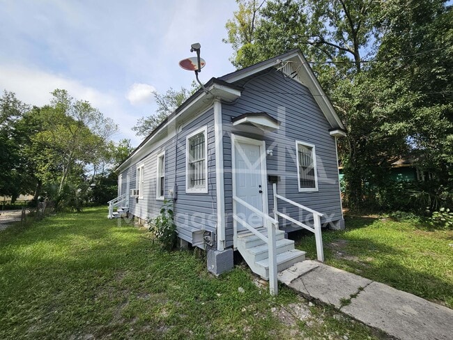 property at 1553 W 35th St